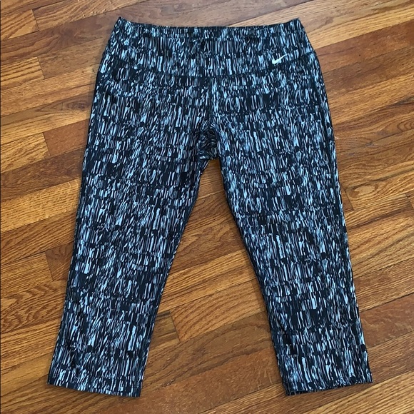 Nike Pants - Nike Dri fit cropped leggings